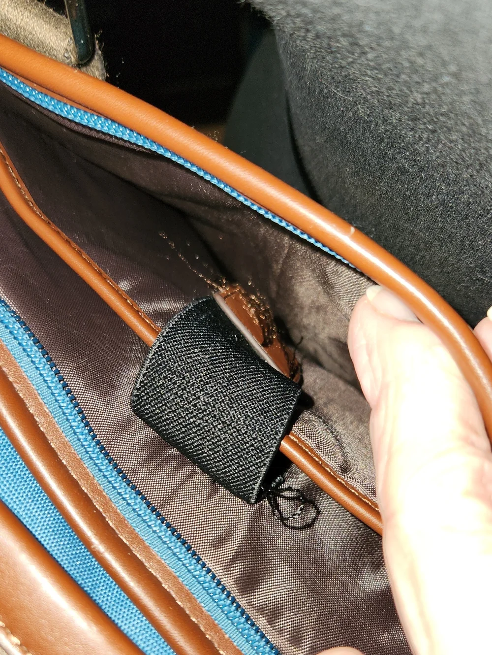 Blan_c Cancas Messenger Bag